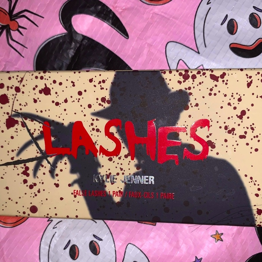 Kylie Cosmetics Lashes - Red and Black